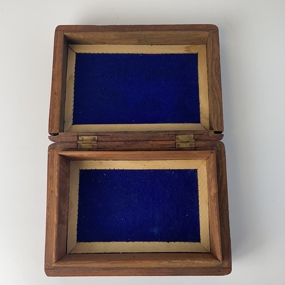 Vintage Wooden Hand Carved Trinket Box Floral Inlay Design - Picture 2 of 15